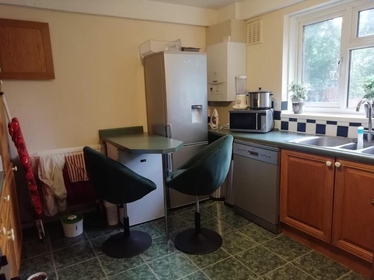 Single Bedroom In A Cozy Maisonette - Bushey Extérieur photo